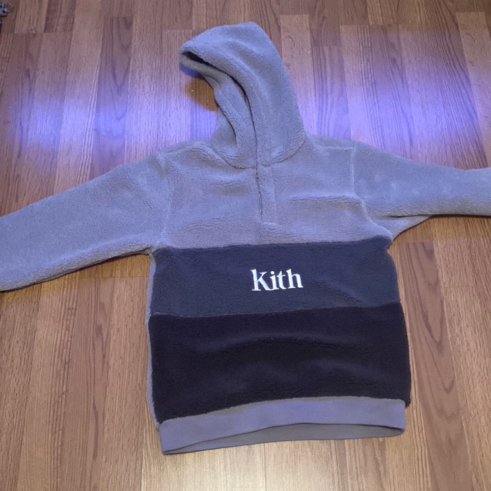 I’m selling a 2020 kith kids sweater never worn